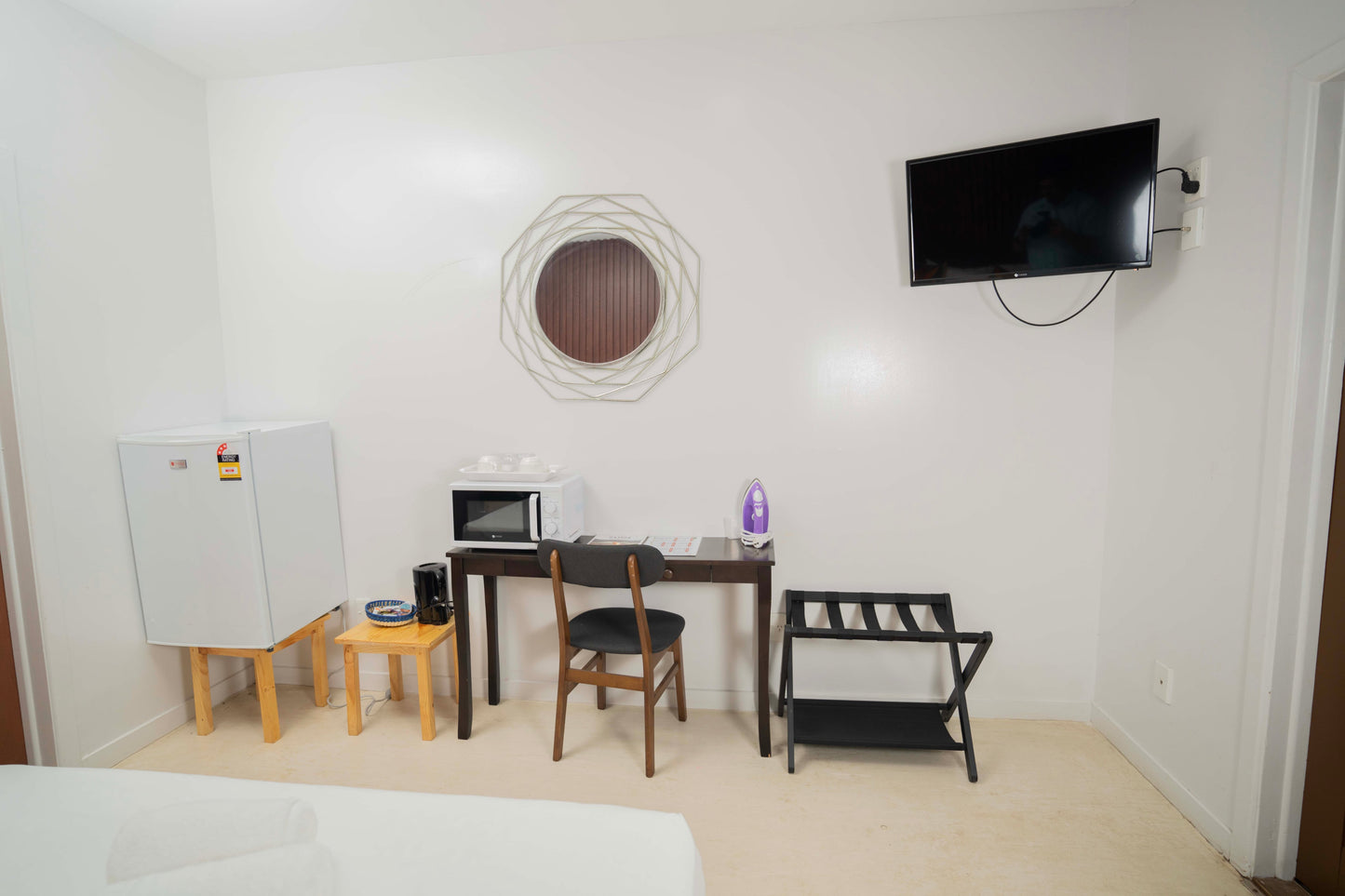 Standard Single Room with Private Shower, Pool View